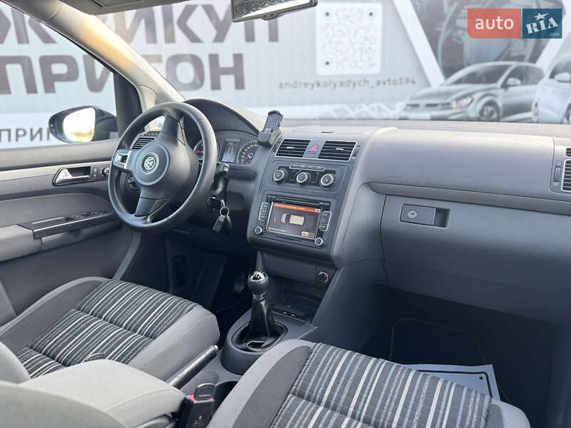 Минивэн Volkswagen Touran 2011 в Сарнах
