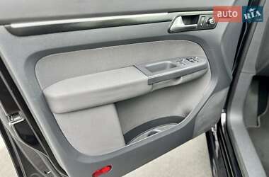 Минивэн Volkswagen Touran 2012 в 