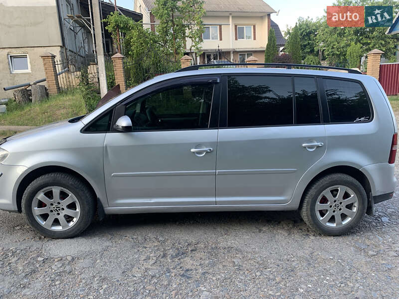 Минивэн Volkswagen Touran 2006 в Колинковцах