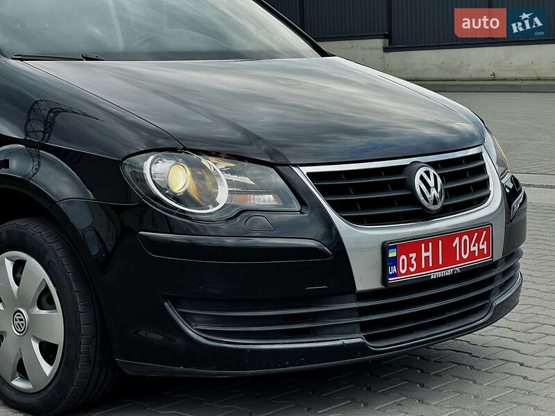 Мінівен Volkswagen Touran 2010 в Рожище
