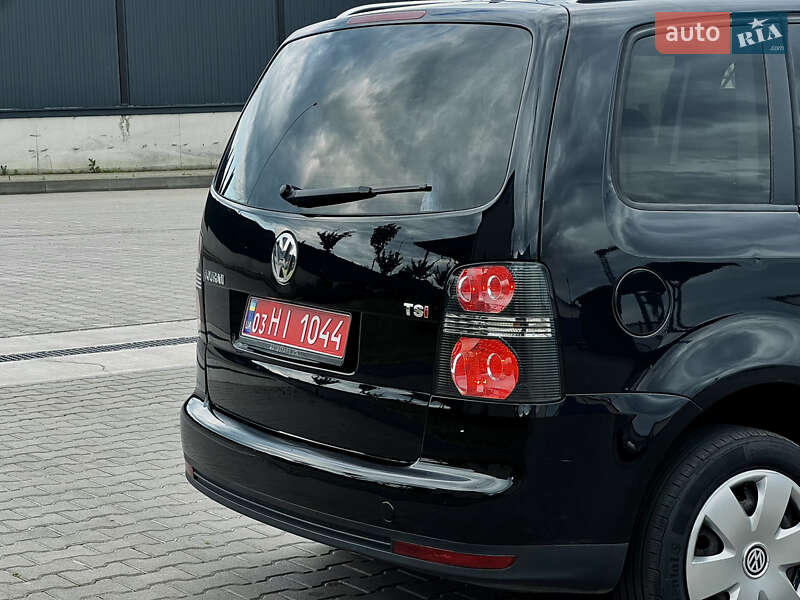 Мінівен Volkswagen Touran 2010 в Рожище