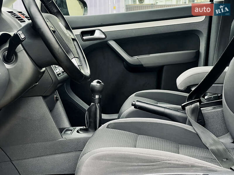 Мінівен Volkswagen Touran 2010 в Рожище