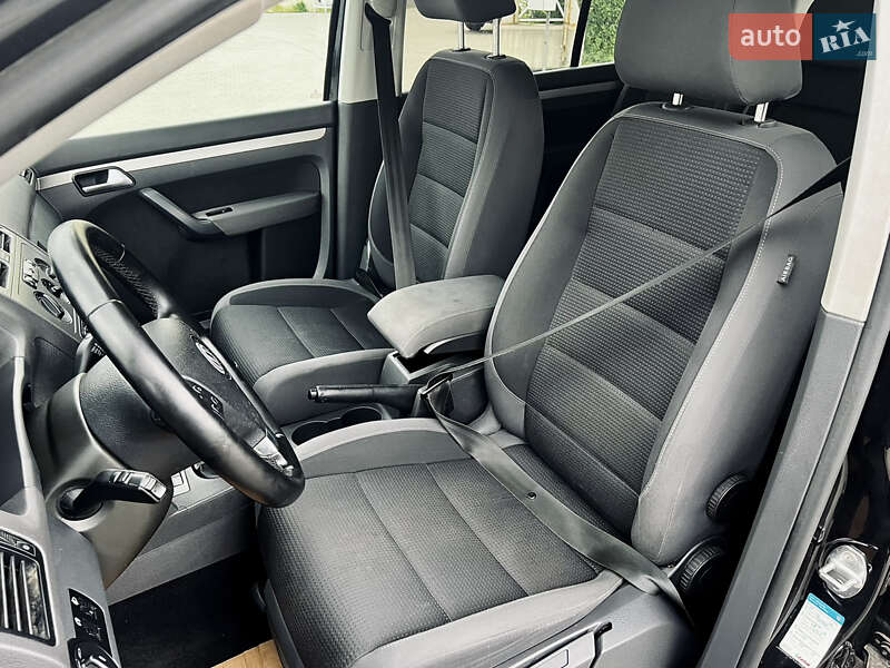 Мінівен Volkswagen Touran 2010 в Рожище