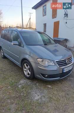Минивэн Volkswagen Touran 2007 в Новых Петровцах
