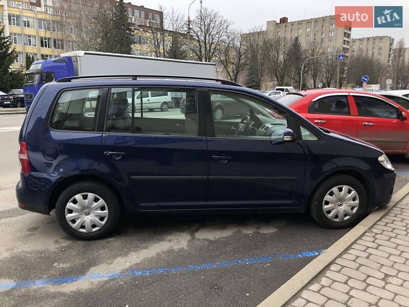 Минивэн Volkswagen Touran 2007 в Кельменцах