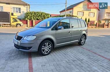 Минивэн Volkswagen Touran 2007 в Виноградове