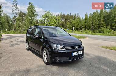 Мінівен Volkswagen Touran 2014 в 