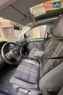 Минивэн Volkswagen Touran 2012 в 