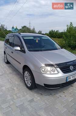Мінівен Volkswagen Touran 2004 в Сарнах