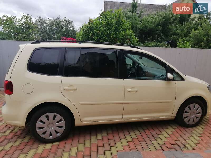 Минивэн Volkswagen Touran 2012 в Сквире