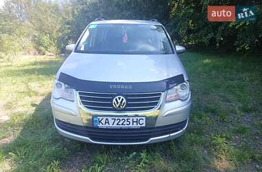 Мінівен Volkswagen Touran 2010 в Києві