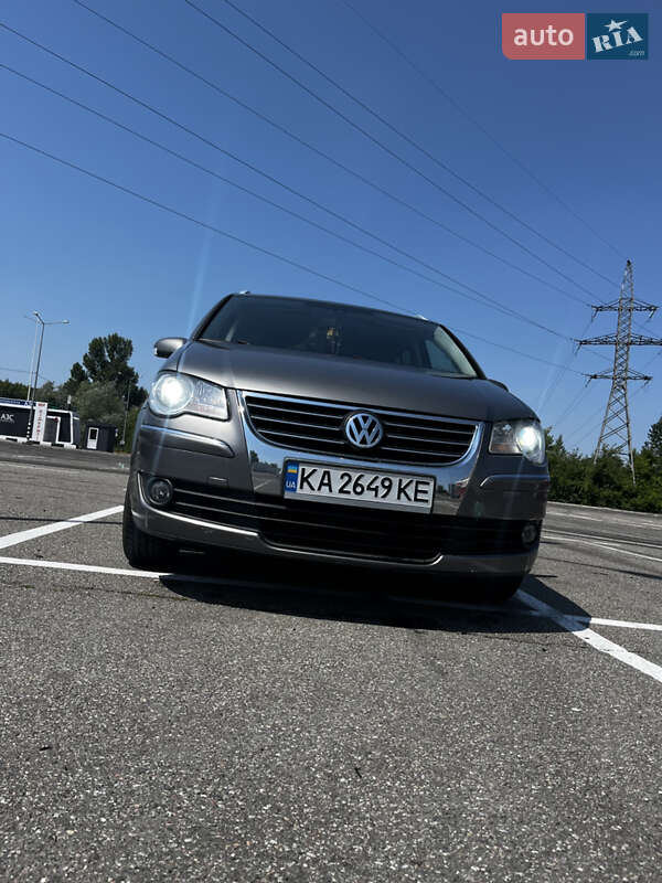 Мінівен Volkswagen Touran 2008 в Києві