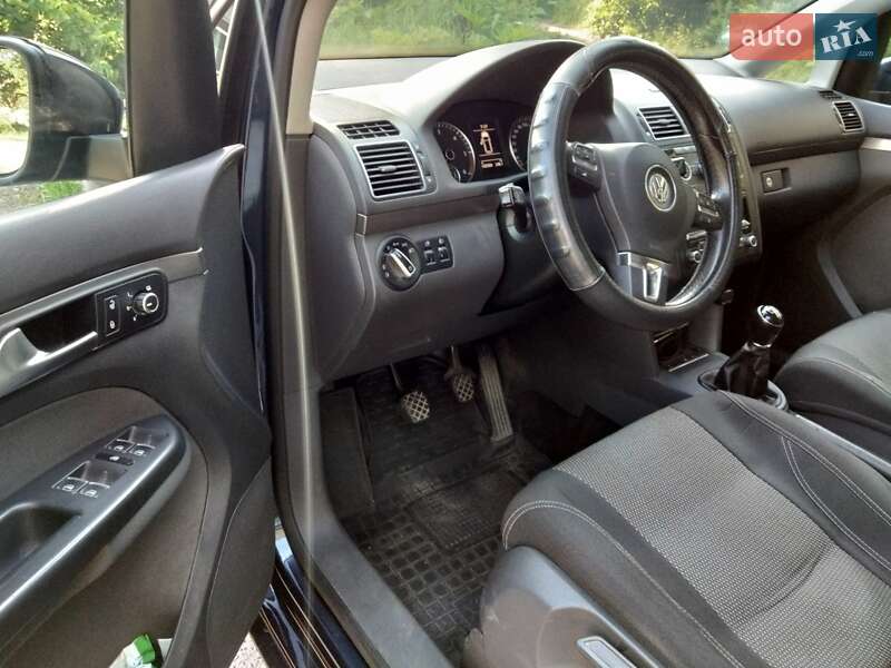 Минивэн Volkswagen Touran 2013 в Бердичеве фото 4 Минивэн Volkswagen Touran 2013 в Бердичеве