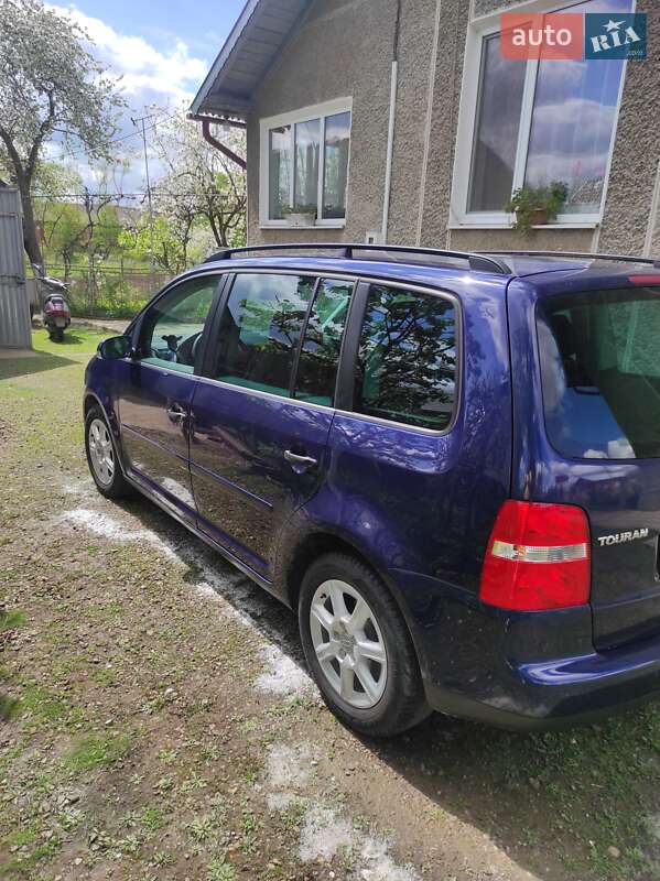 Мінівен Volkswagen Touran 2005 в Івано-Франківську