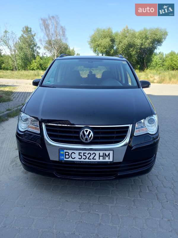 Минивэн Volkswagen Touran 2008 в 