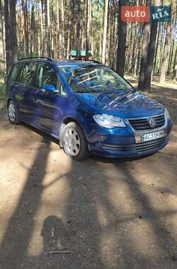Минивэн Volkswagen Touran 2007 в Киеве