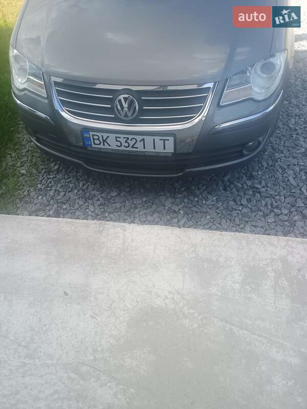Мінівен Volkswagen Touran 2008 в Рівному