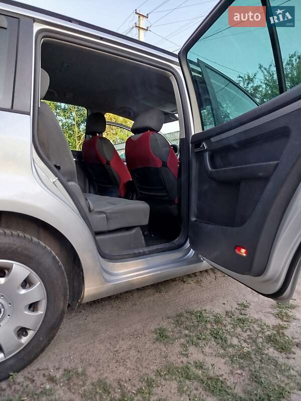 Минивэн Volkswagen Touran 2004 в Гайсине