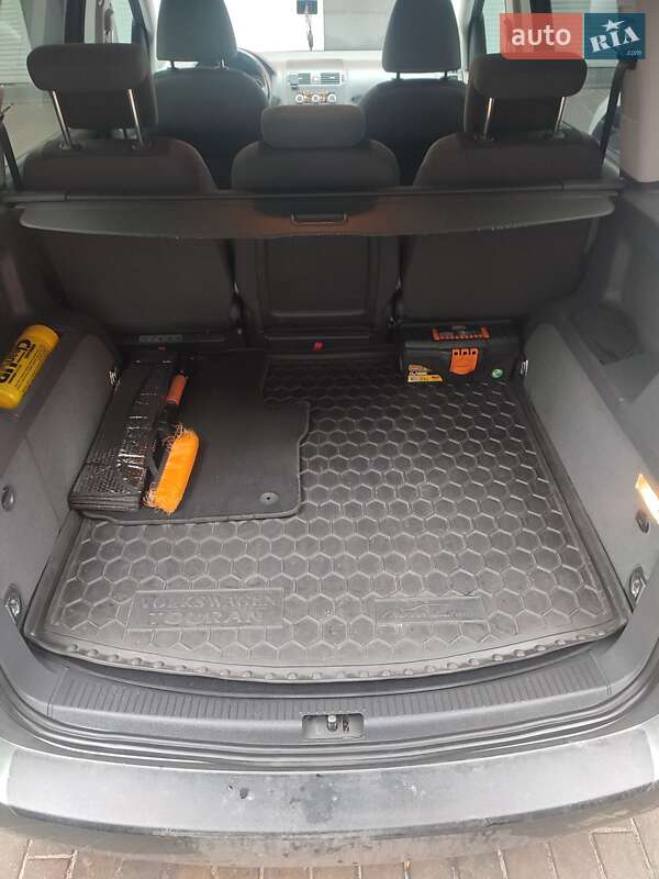 Минивэн Volkswagen Touran 2010 в Ирпене