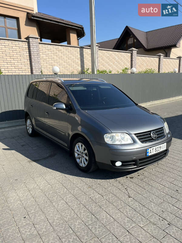Минивэн Volkswagen Touran 2004 в Ивано-Франковске
