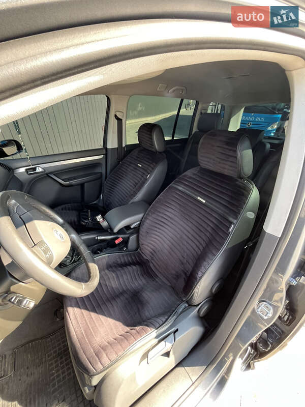 Минивэн Volkswagen Touran 2004 в Ивано-Франковске