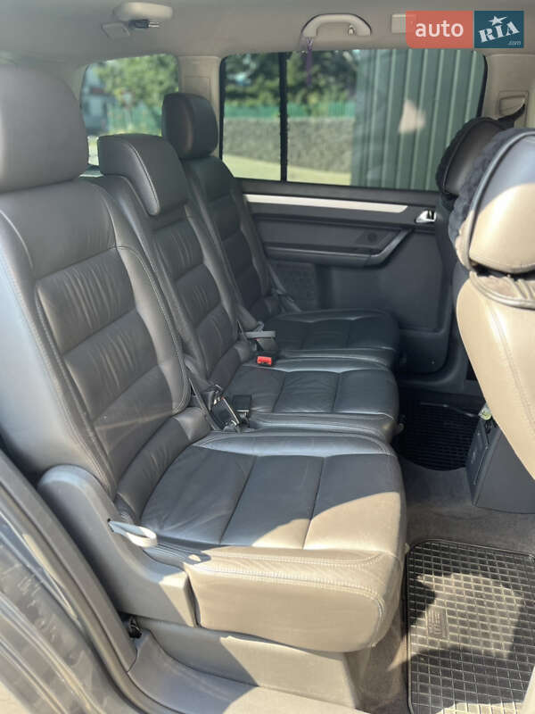 Минивэн Volkswagen Touran 2004 в Ивано-Франковске