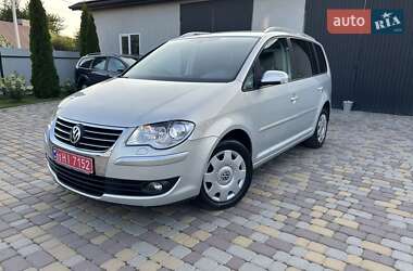 Минивэн Volkswagen Touran 2009 в Нововолынске