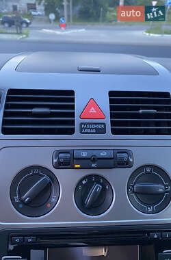 Мінівен Volkswagen Touran 2010 в 