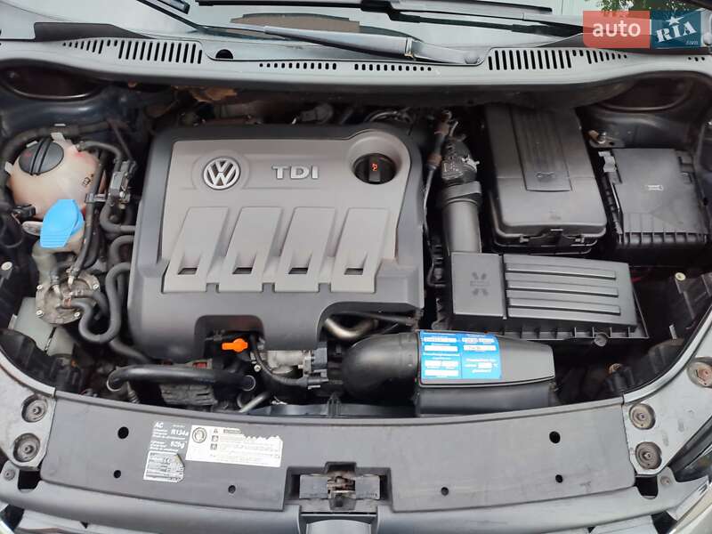 Минивэн Volkswagen Touran 2010 в Ирпене