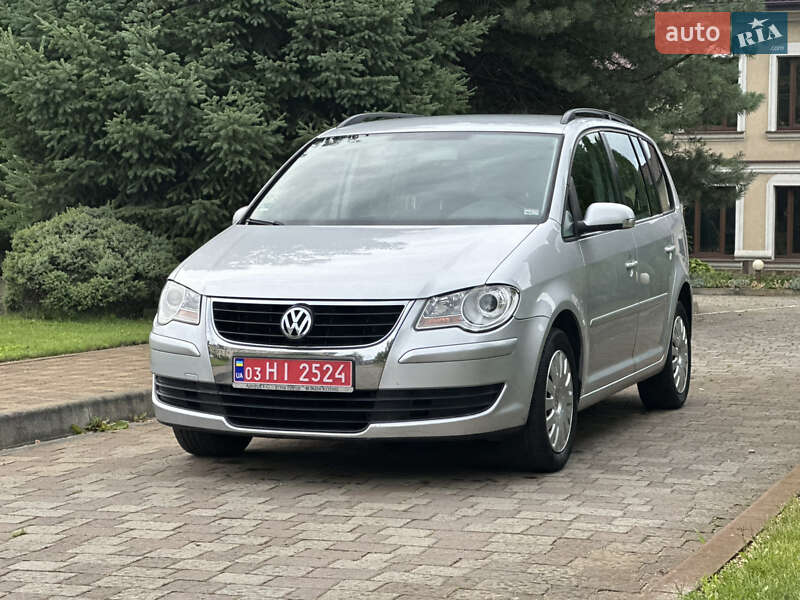 Минивэн Volkswagen Touran 2007 в Сарнах