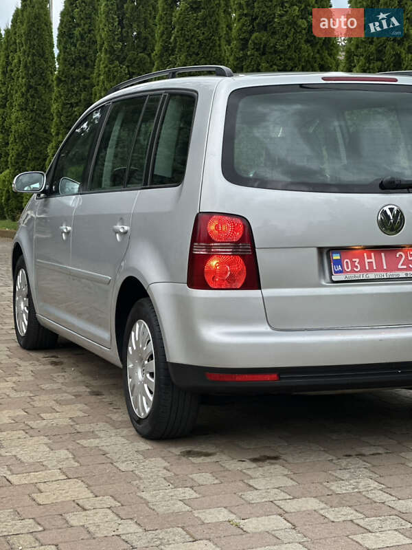 Минивэн Volkswagen Touran 2007 в Сарнах