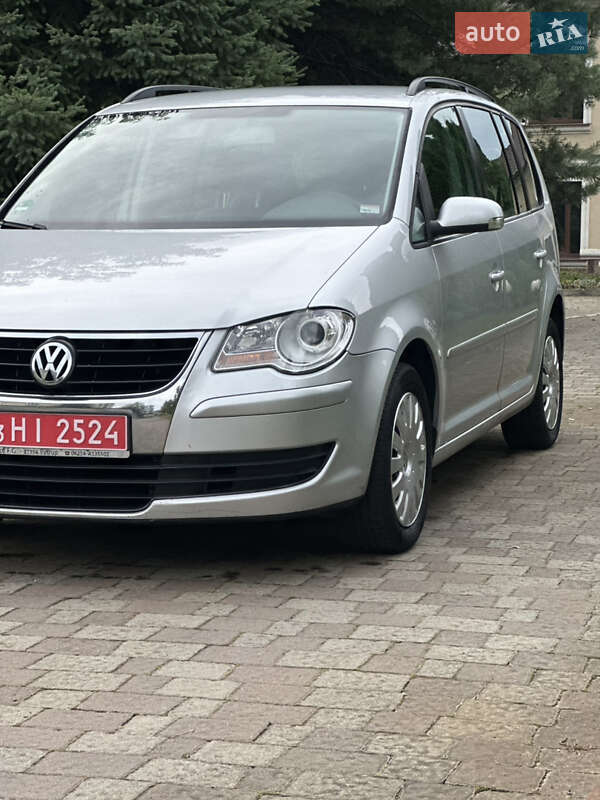 Минивэн Volkswagen Touran 2007 в Сарнах