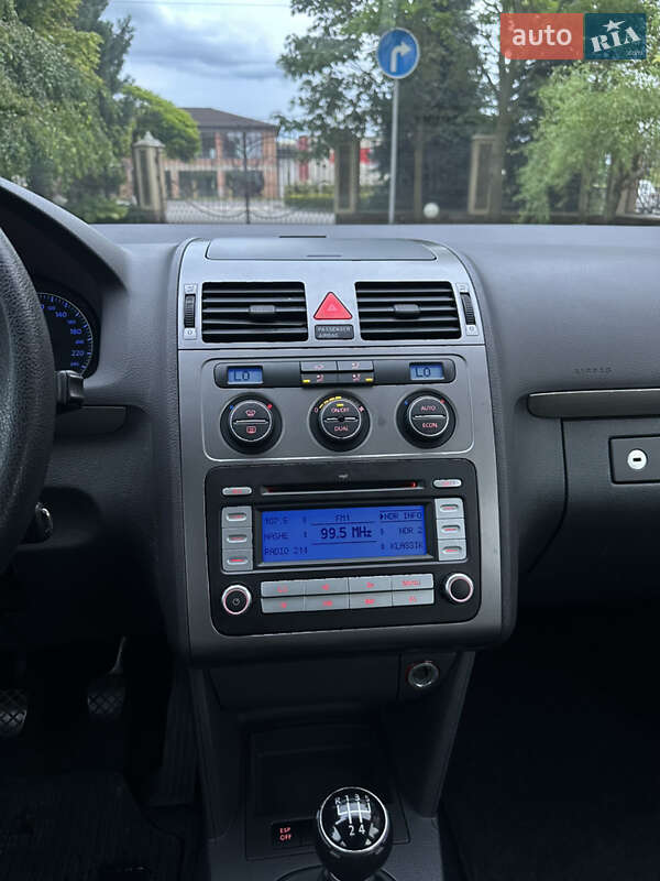 Минивэн Volkswagen Touran 2007 в Сарнах