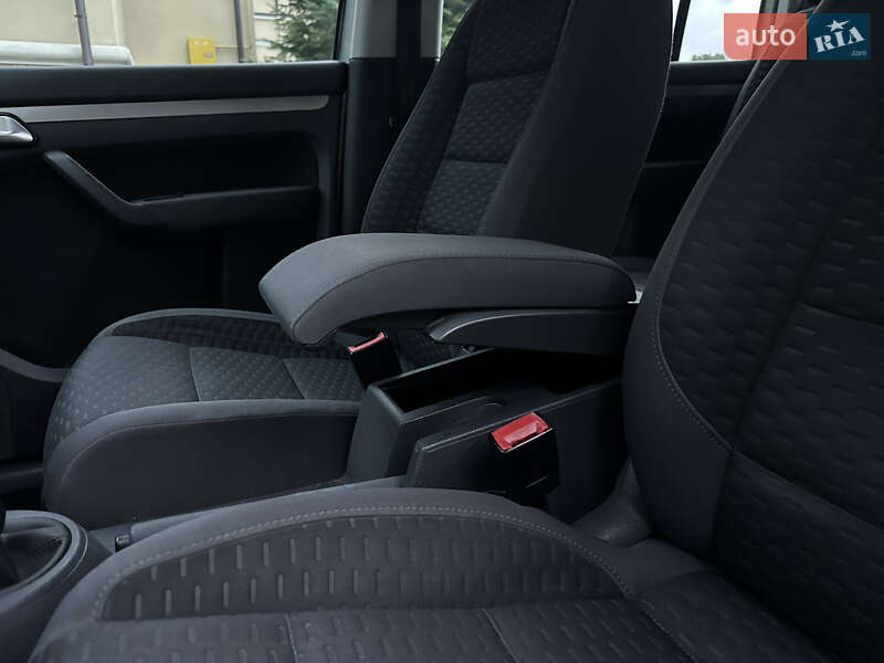 Минивэн Volkswagen Touran 2007 в Сарнах