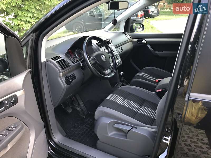 Мінівен Volkswagen Touran 2008 в Херсоні