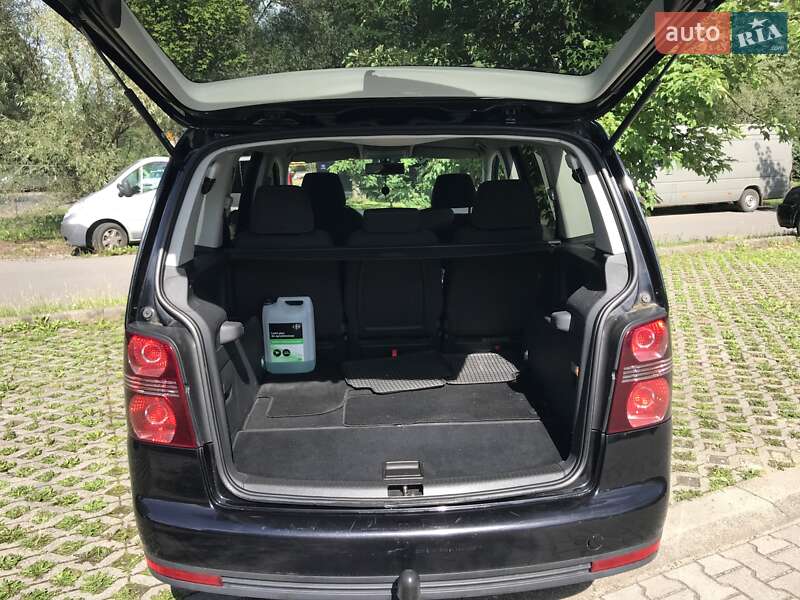 Мінівен Volkswagen Touran 2008 в Херсоні