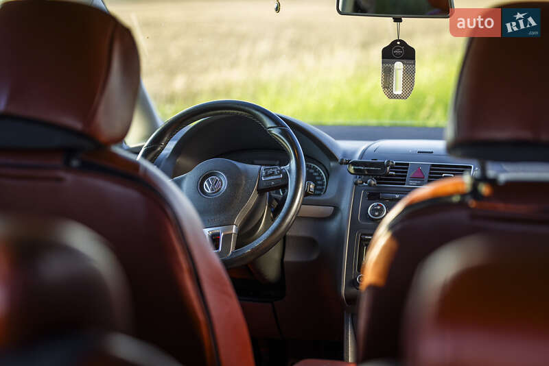 Мінівен Volkswagen Touran 2014 в Золочеві