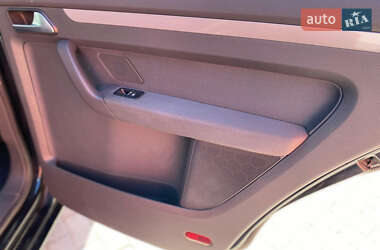 Мінівен Volkswagen Touran 2012 в 
