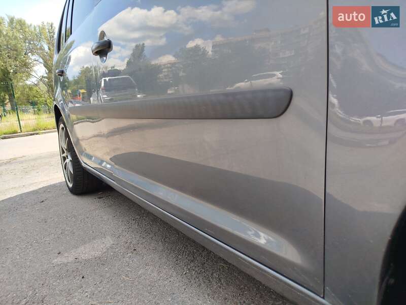 Минивэн Volkswagen Touran 2004 в Киеве