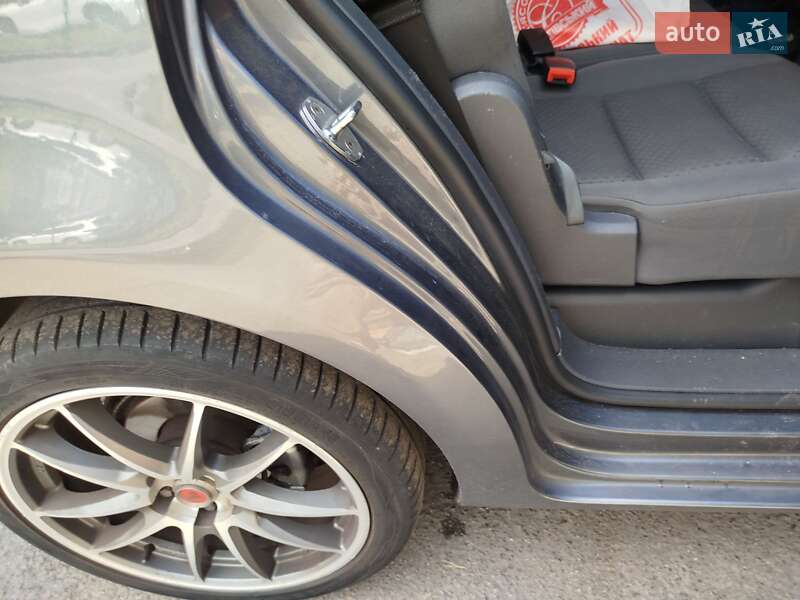 Минивэн Volkswagen Touran 2004 в Киеве