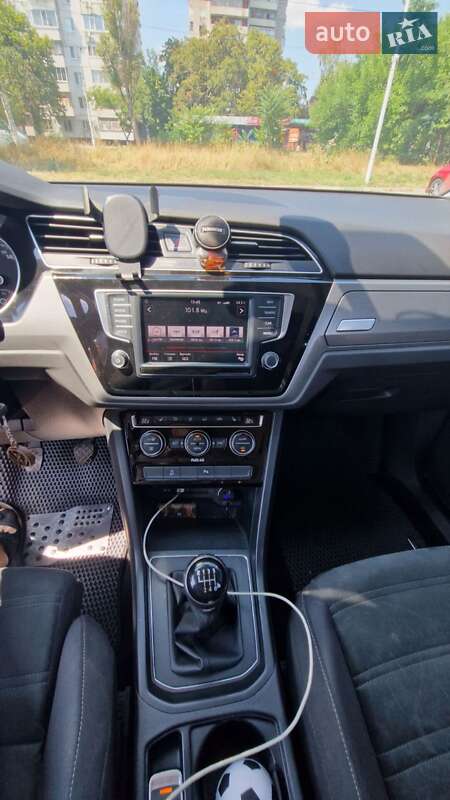 Микровэн Volkswagen Touran 2016 в Запорожье
