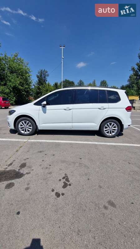 Микровэн Volkswagen Touran 2016 в Запорожье