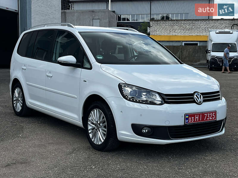 Мінівен Volkswagen Touran 2014 в 