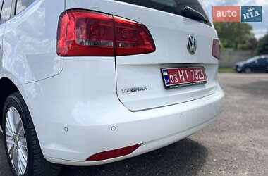Мінівен Volkswagen Touran 2014 в 