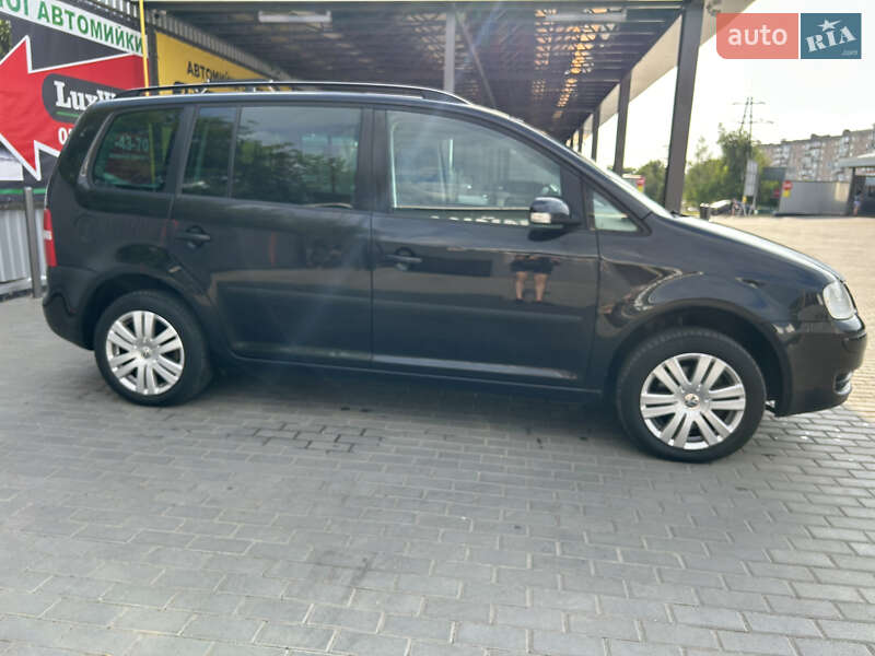 Минивэн Volkswagen Touran 2004 в Александрие