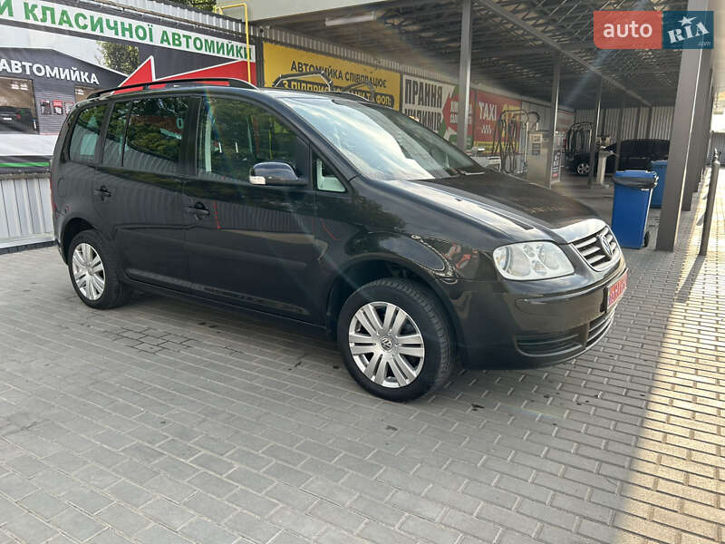 Минивэн Volkswagen Touran 2004 в Александрие
