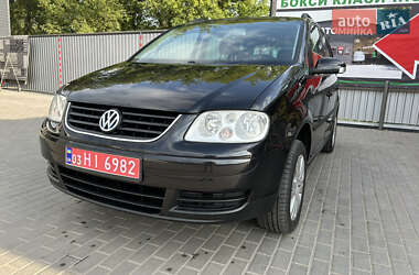 Минивэн Volkswagen Touran 2004 в Александрие