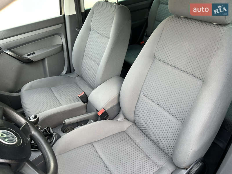 Минивэн Volkswagen Touran 2004 в Александрие