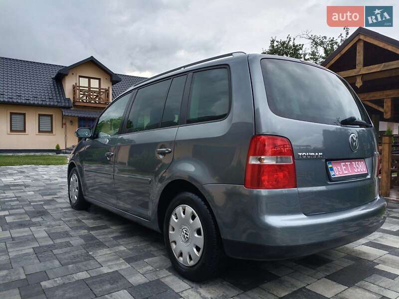 Минивэн Volkswagen Touran 2004 в Косове