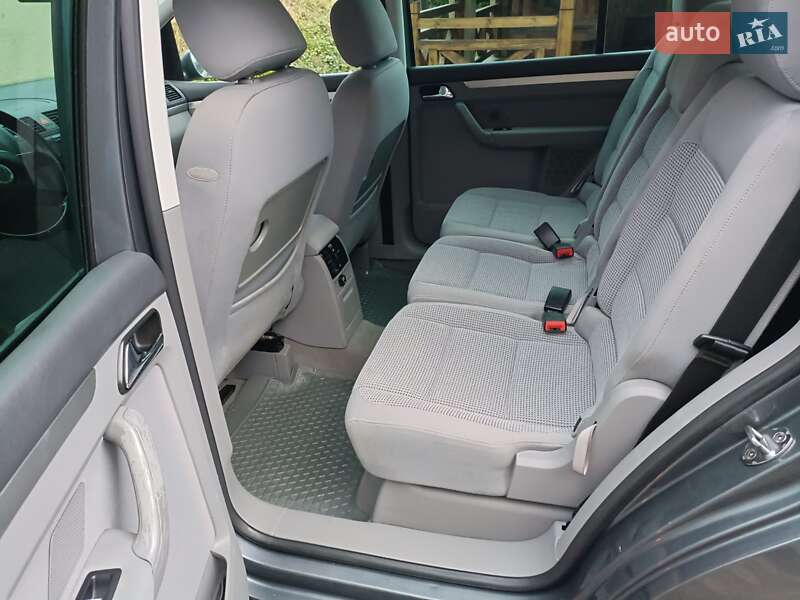 Минивэн Volkswagen Touran 2004 в Косове